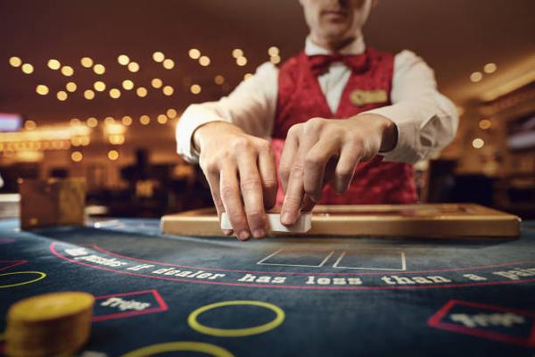 Exploring Different Poker Variants Available in オンラインカジノ ポーカー